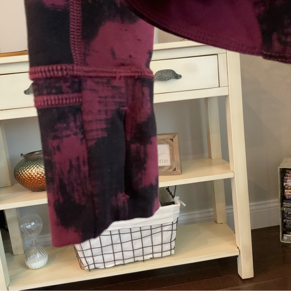 Lululemon jacket size 4 pit to pit 15 - Picture 8 of 8